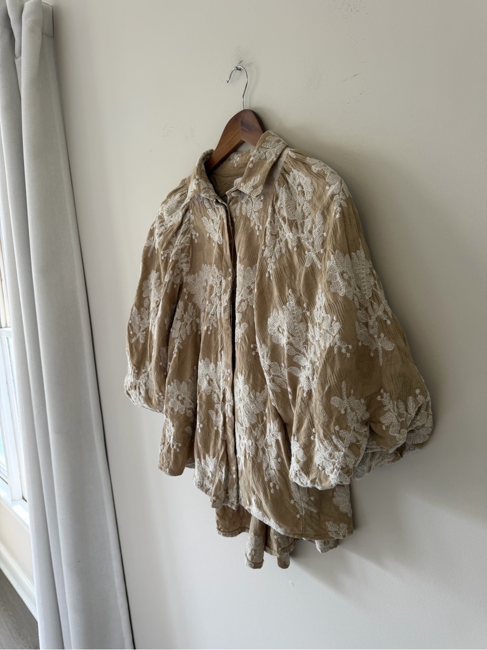 Shop the Mint Beige Lace-Embroidered Puff-Sleeve Button Down Top Size Small - Picture 3 of 10